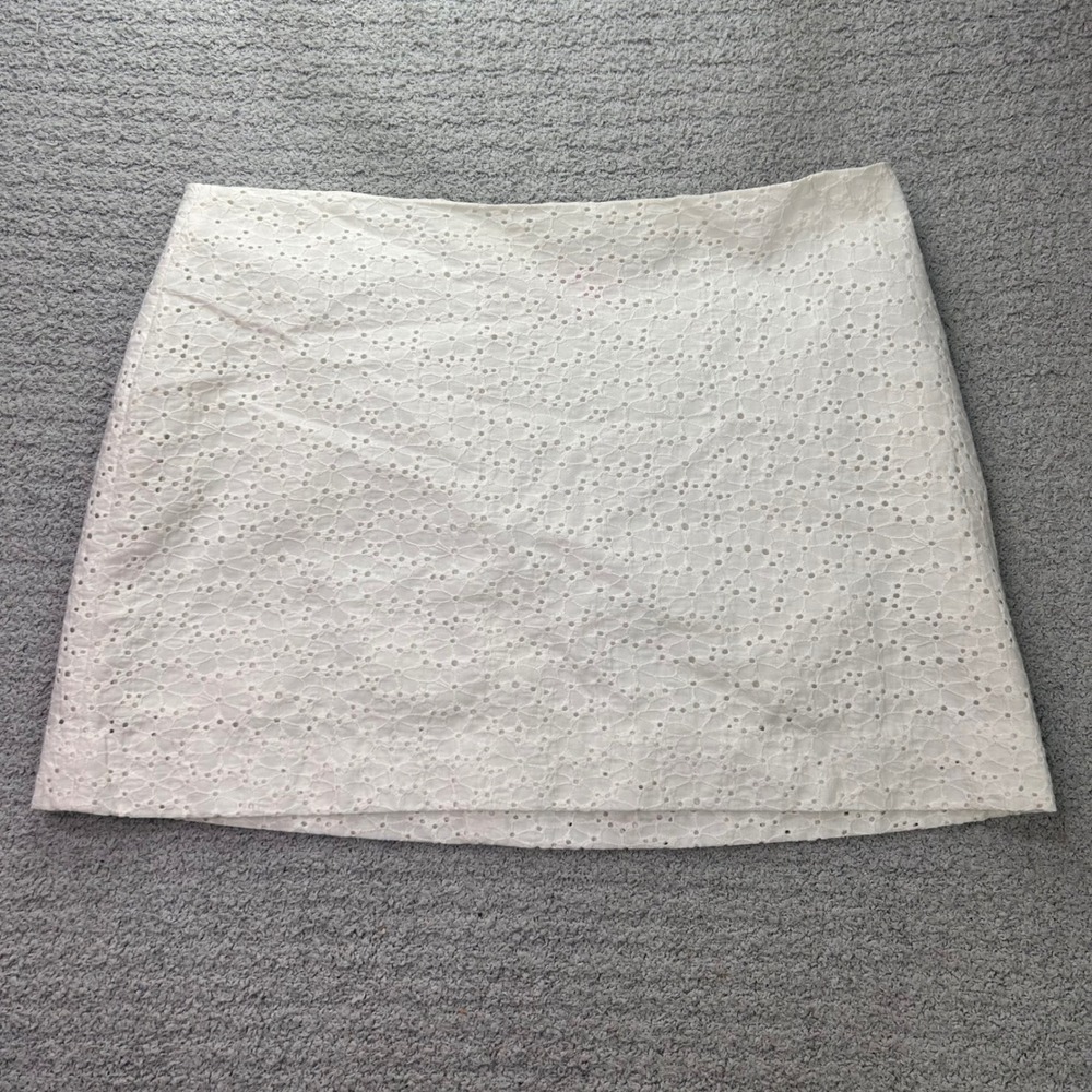 Lilly Pulitzer Mini Skirt Eyelet Floral White Size 6 Preppy Coastal Old Money